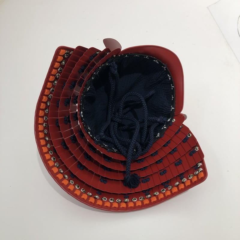O-079-K】○濃紺糸威赤艶消鋲綴二枚胴具足（桃形兜)（兜のみ