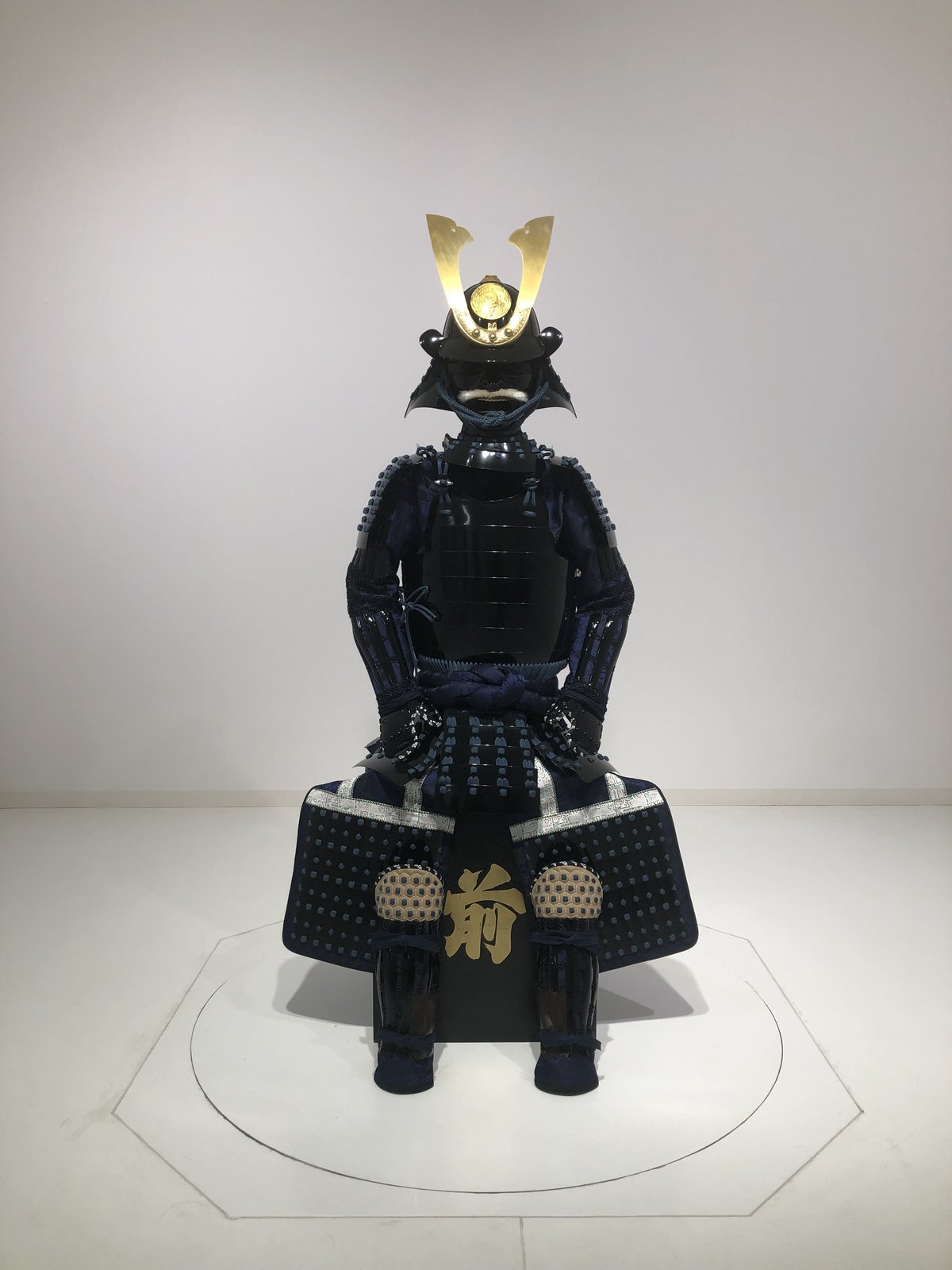 O-058】○紺糸威黒桶側二枚胴具足(鍬形) | 甲冑工房丸武 O-058】○紺糸威黒桶側二枚胴具足(鍬形) | 甲冑工房丸武