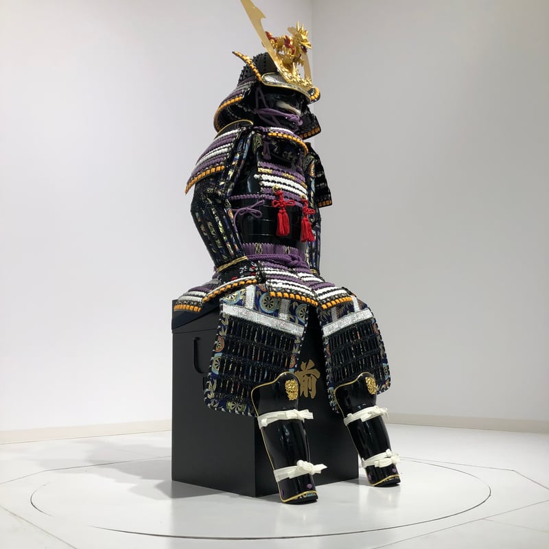 丸武工房製　等身大甲冑用　黒艶消塗伊予札紺糸素懸威丸袖六段 O-065-1】○濃紺糸威黒桶側二枚胴具足 | 甲冑工房丸武