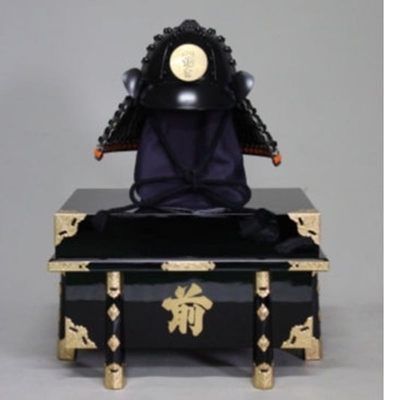 黒糸威黒艶消鋲綴二枚胴具足（頭形兜)等身大　丸武・鎧立・櫃 O-050】紺糸威黒艶消鋲綴二枚胴具足（頭形兜） | 甲冑工房丸武
