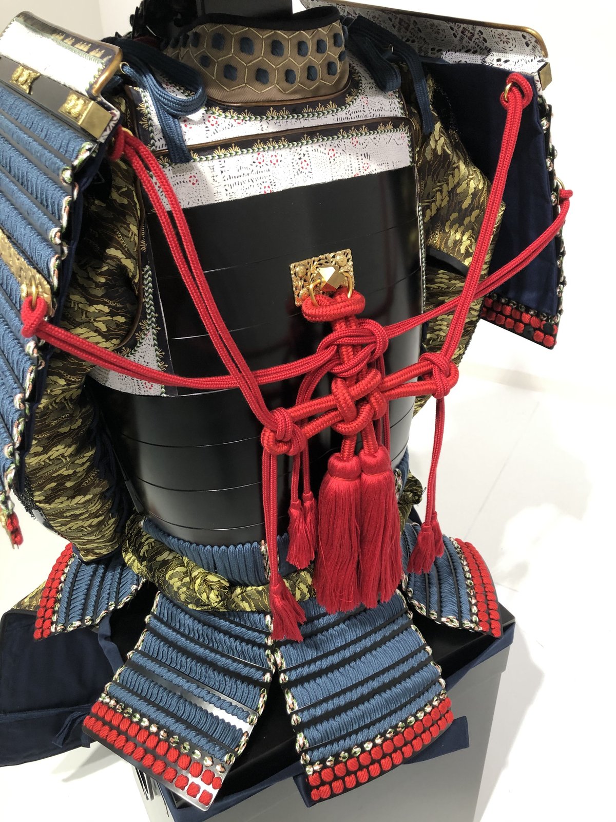 O-037】紺糸威大袖黒二枚胴具足 | 甲冑工房丸武 O-037】紺糸威大袖黒二枚胴具足 | 甲冑工房丸武