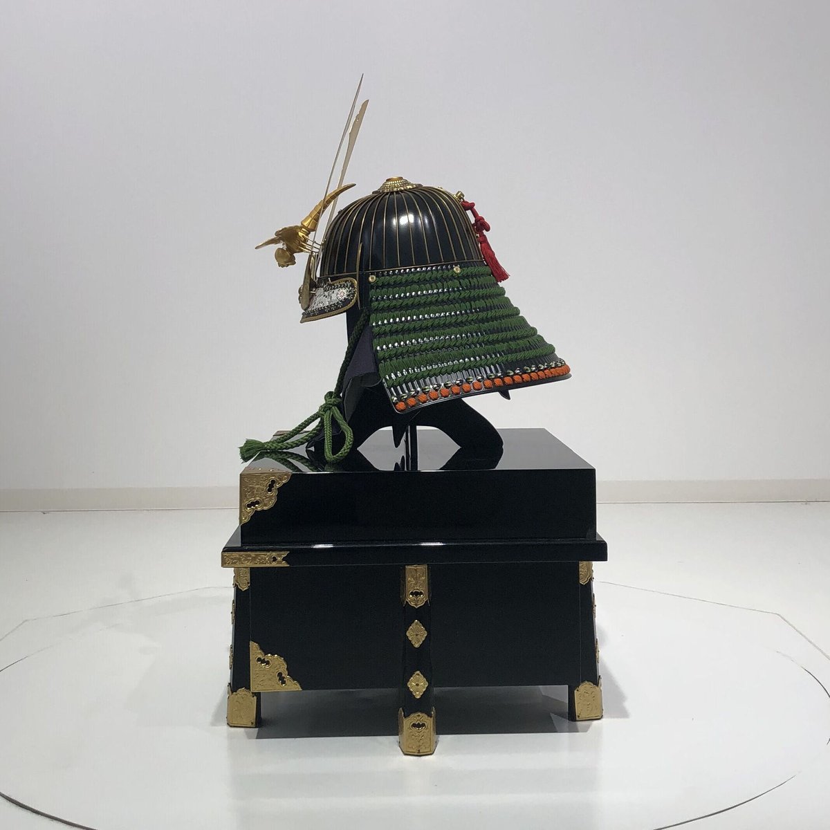 中国古美術・旧蔵の陶磁器、金鎧飾りの御題つき豆笠兜・12x24・置物・茶道具 中国古美術・旧蔵の陶磁器、金鎧飾りの御題つき豆笠兜・