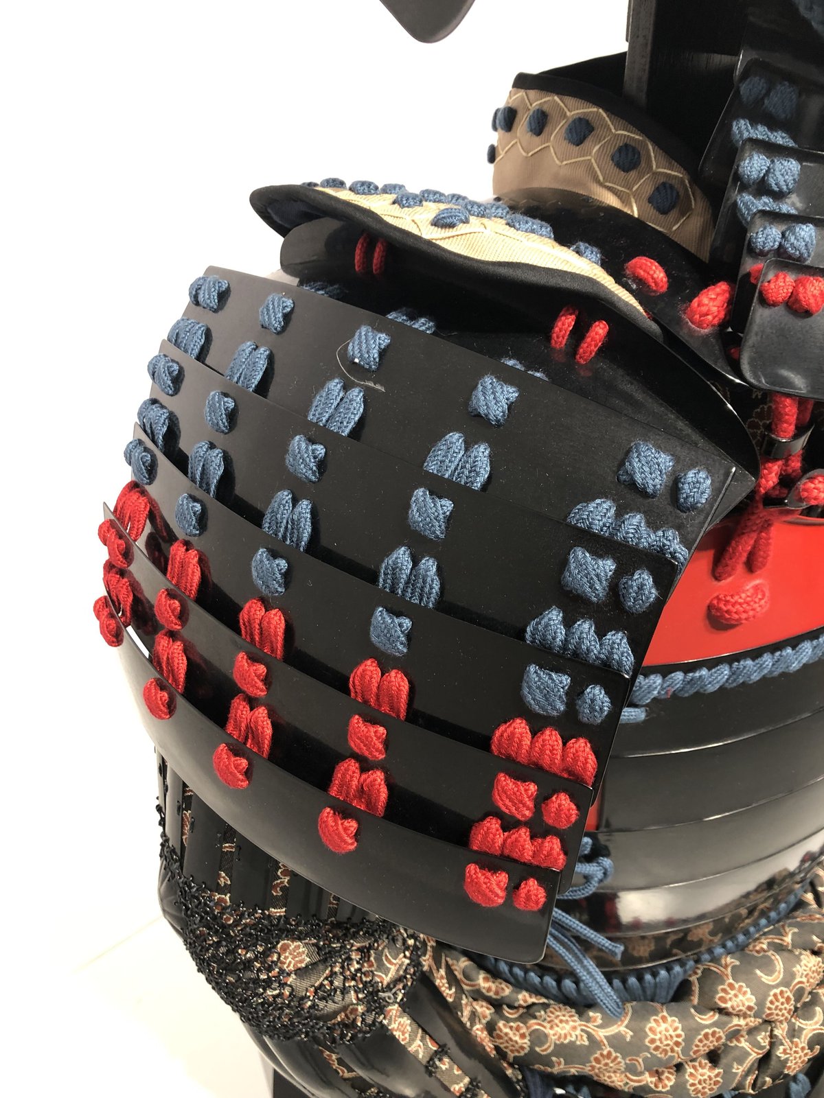 O-055】紺赤糸威胸取黒桶側二枚胴具足・十二間兜(手時代塗 O-055】紺赤糸威胸取黒桶側二枚胴具足・十二間兜(手時代塗