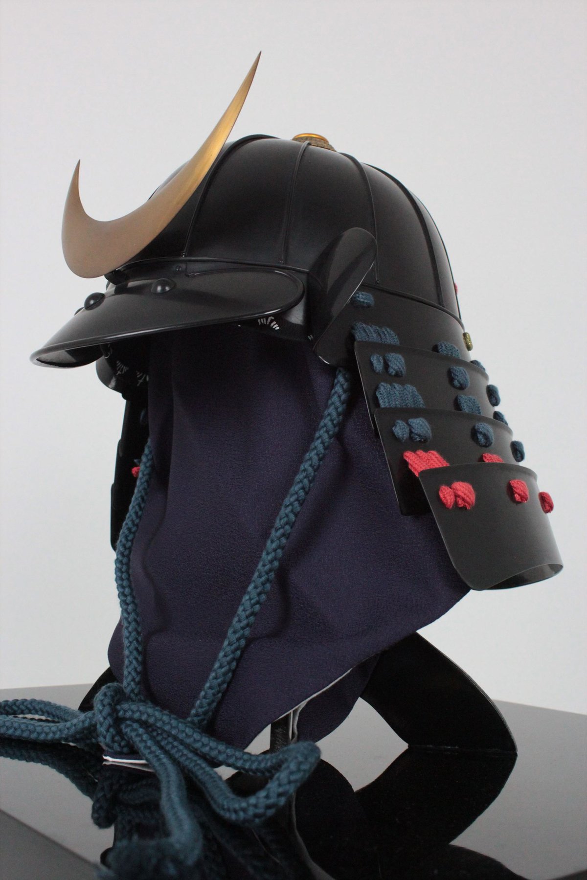 O-055-K】紺赤糸威胸取黒桶側二枚胴具足(十二間)(兜のみ O-055-K】紺赤糸威胸取黒桶側二枚胴具足(十二間)(兜のみ