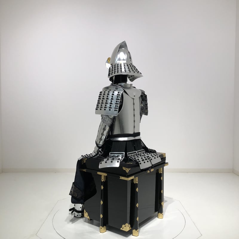 【最終値下げ】南蛮3枚脛　脛当　等身大　丸武産業　織田信長 Y-043】○織田信長 銀南蛮※表示価格は手付金となります！ | 甲冑