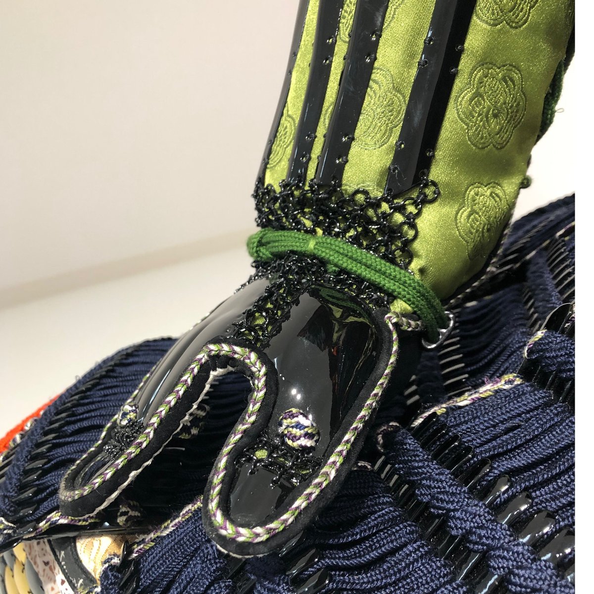 桶川胴 胴丸甲冑 値下げ価格 甲冑/鎧 鉄黒漆塗両引合 桶側胸取二枚胴