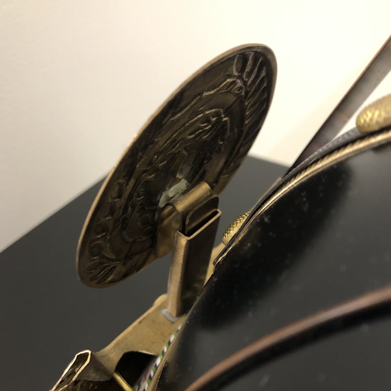 鎧道具　前立 甲冑/鎧 鉄黒漆塗梅紋鋲留桶側胸腰取鳩胸二枚胴具足（BU-010125