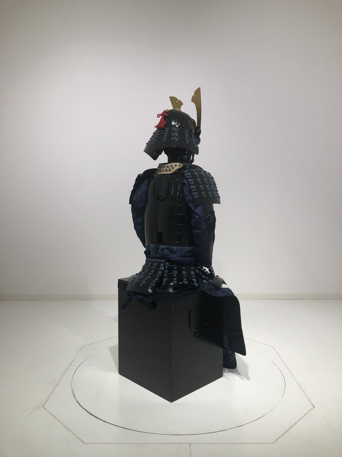 O-058】○紺糸威黒桶側二枚胴具足(鍬形) | 甲冑工房丸武 O-058】○紺糸威黒桶側二枚胴具足(鍬形) | 甲冑工房丸武