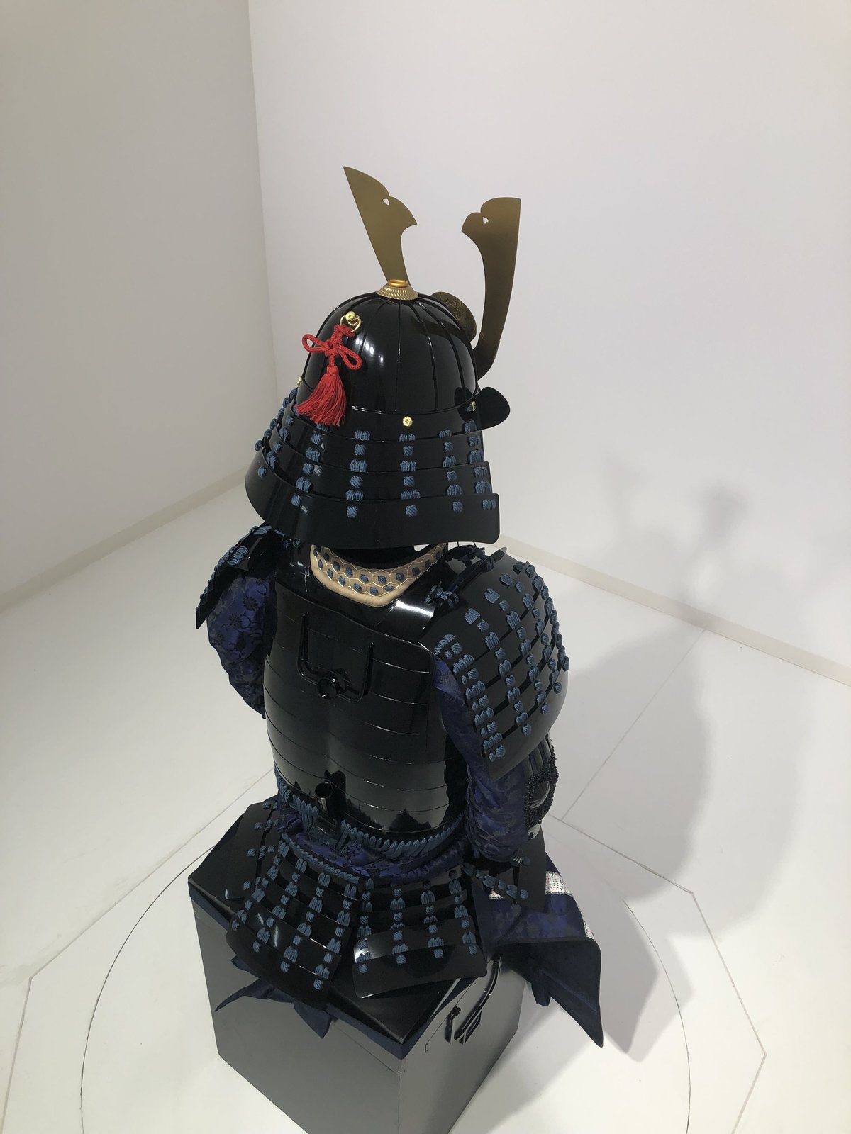 O-058】○紺糸威黒桶側二枚胴具足(鍬形) | 甲冑工房丸武 O-058】○紺糸威黒桶側二枚胴具足(鍬形) | 甲冑工房丸武