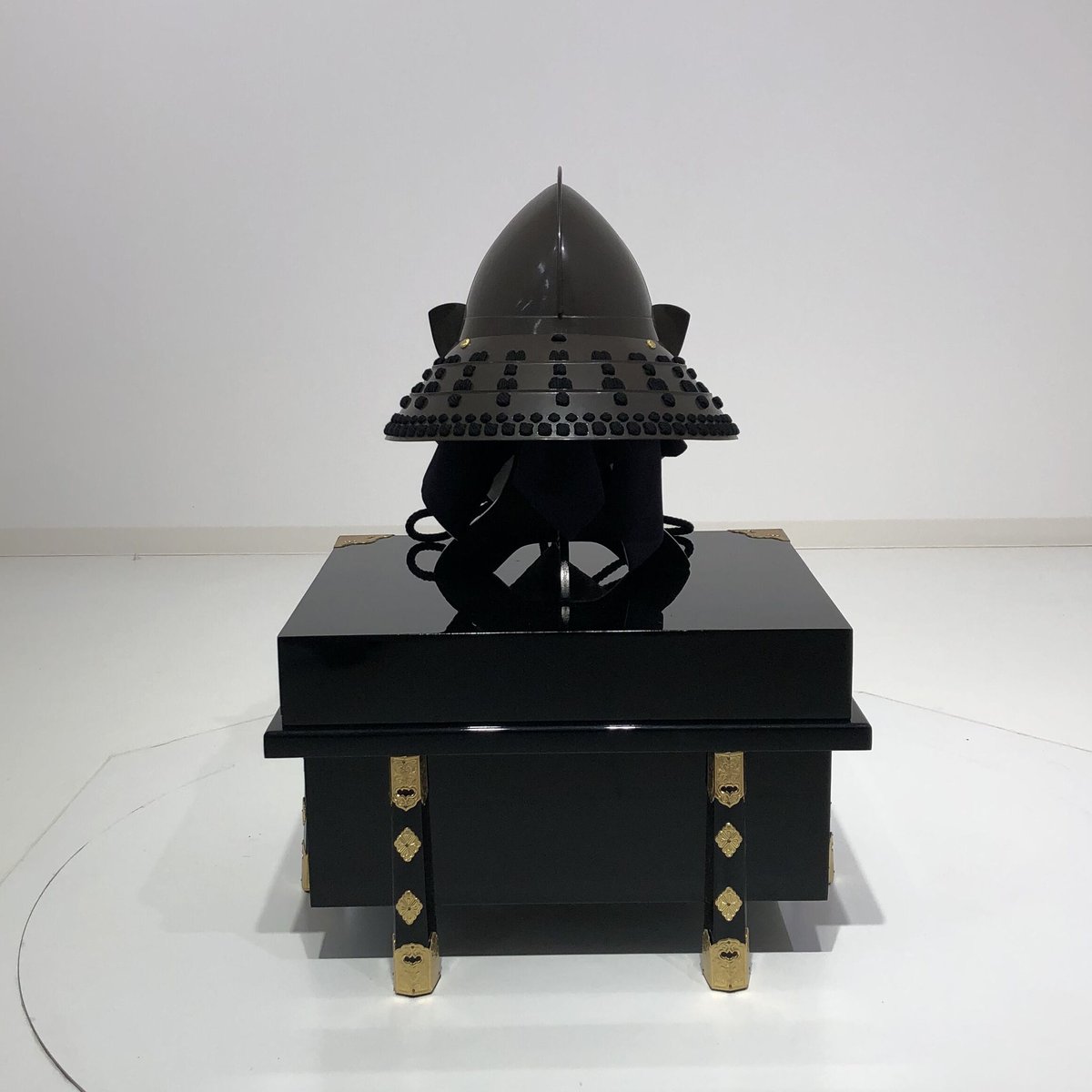 O-069-K】○黒糸威胸取鎬二枚胴具足(兜のみ) | 甲冑工房丸武 O-069-K】○黒糸威胸取鎬二枚胴具足(兜のみ) | 甲冑工房丸武