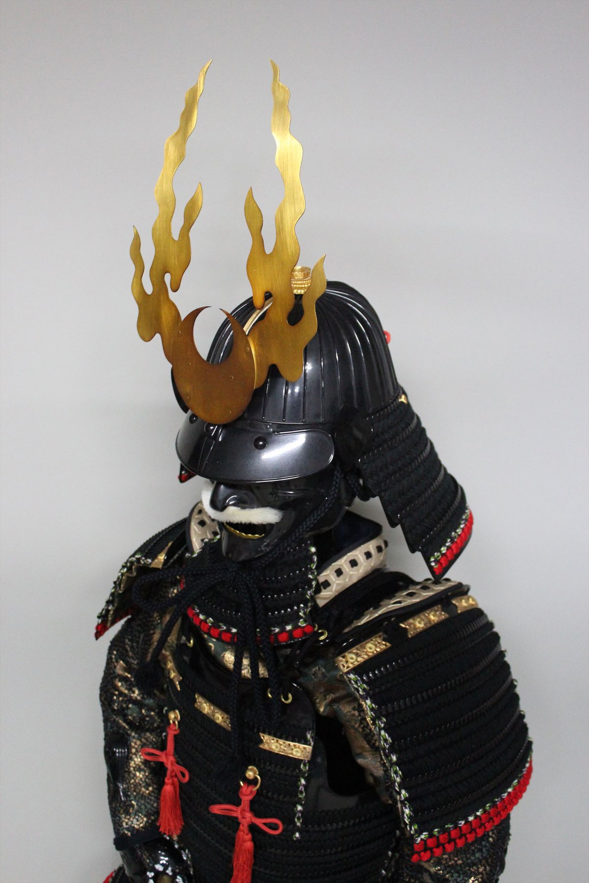 O-016】黒糸威当世小札二枚胴具足 | 甲冑工房丸武 O-016】黒糸威当世小札二枚胴具足 | 甲冑工房丸武