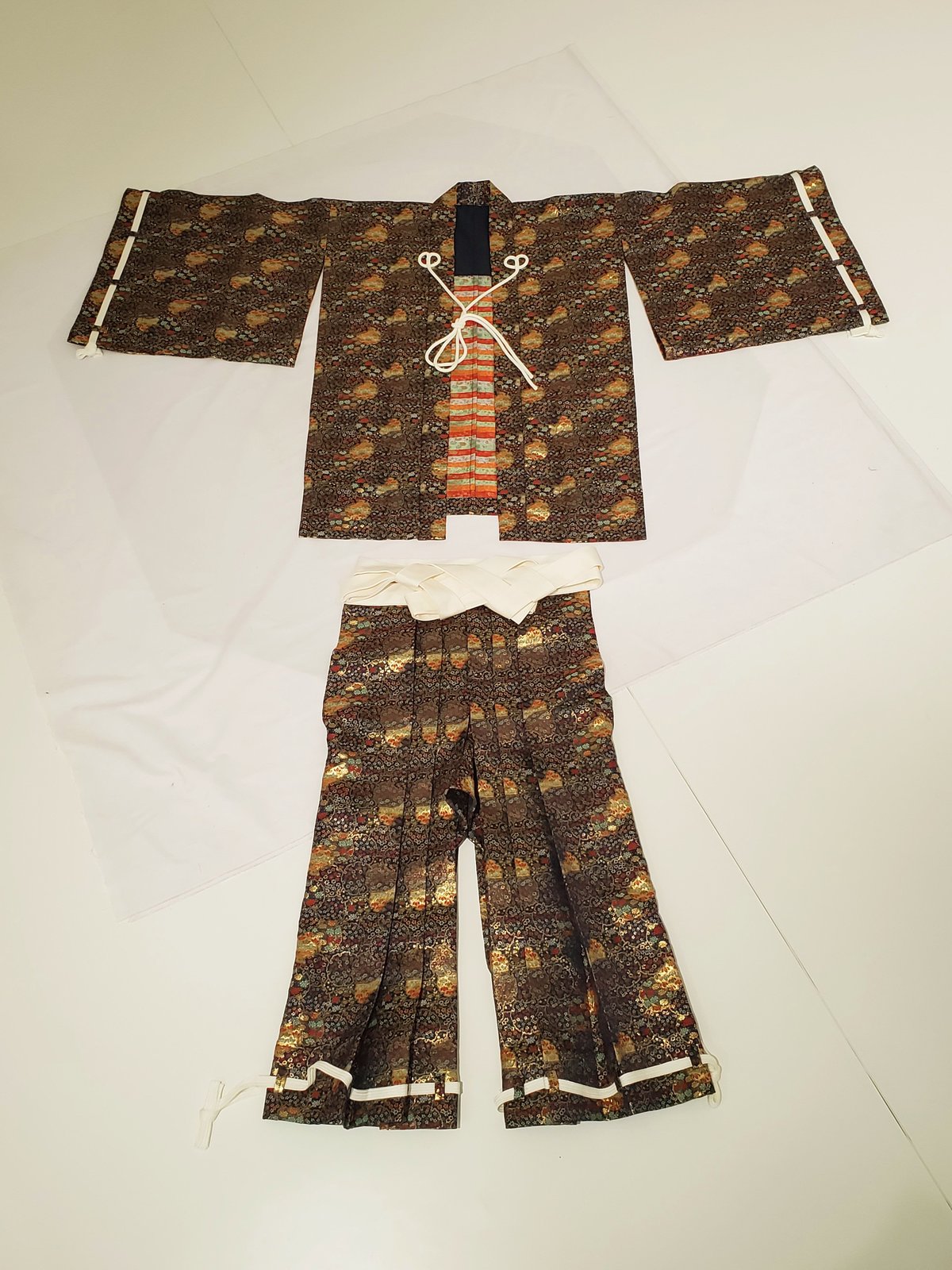 【黄冑・四条屏】「辺疆意趣」掛軸セット　表装済み／全体163×38cm 真宗高田派掛軸三副セット20代新金上金具付 : ハセガワ仏壇 - 通販