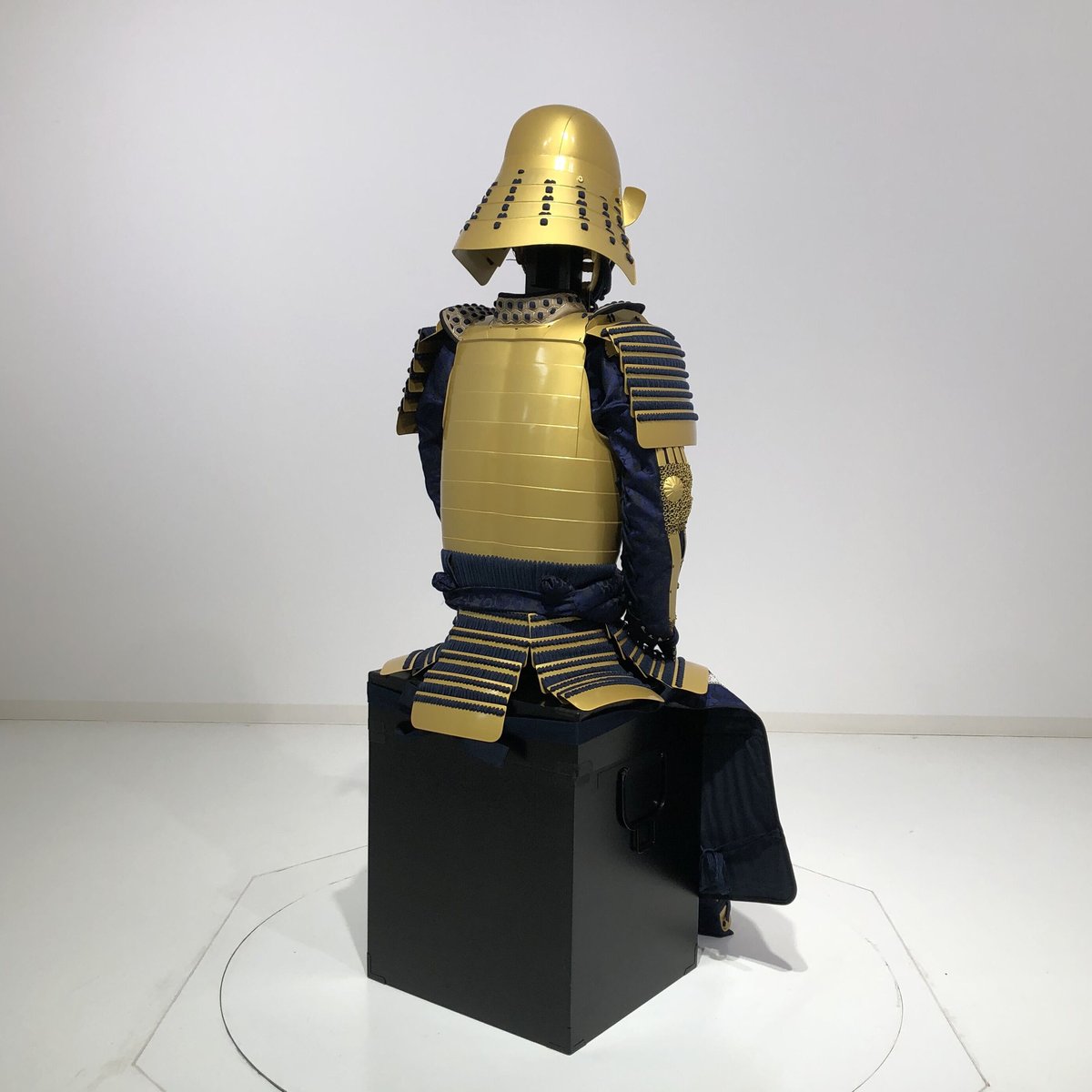 江戸時代大名上級武家絹本徳川譜代鳥居家旗指家紋老武将鎧烏帽子姿床几