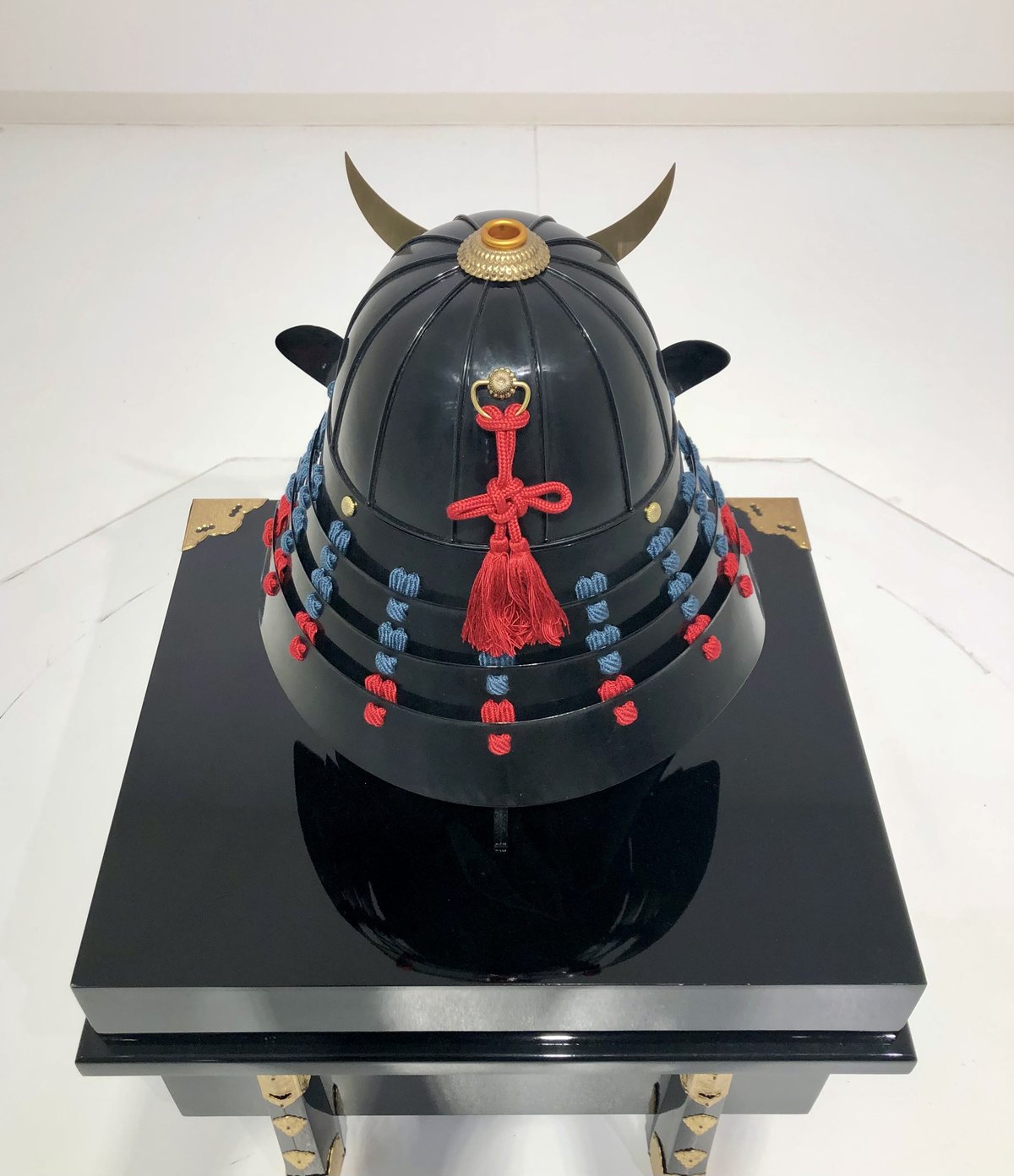 O-055-K】紺赤糸威胸取黒桶側二枚胴具足(十二間)(兜のみ O-055-K】紺赤糸威胸取黒桶側二枚胴具足(十二間)(兜のみ