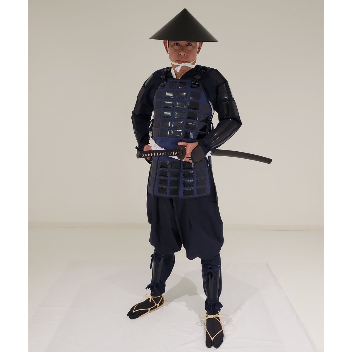 日本美術 鉄製 足軽 鎧 時代武具(日本の甲冑 | 日本服飾史) 日本美術 鉄製 足軽 鎧 時代武具(日本の甲冑 | 日本服飾史)