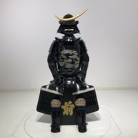 甲冑工房丸武製　紺糸威鉄錆笠鋲二枚胴具足　等身大 fit=scale-down,w=1200