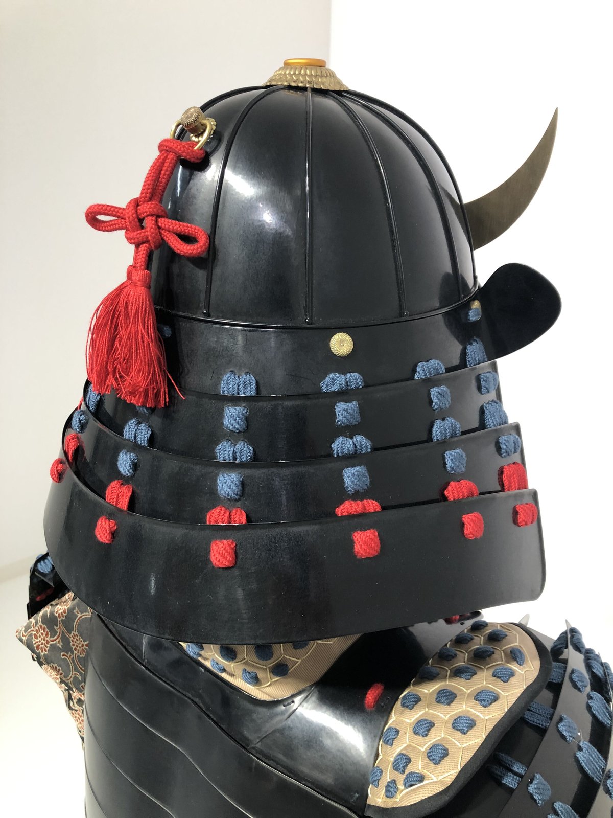 O-055】紺赤糸威胸取黒桶側二枚胴具足・十二間兜(手時代塗 O-055】紺赤糸威胸取黒桶側二枚胴具足・十二間兜(手時代塗