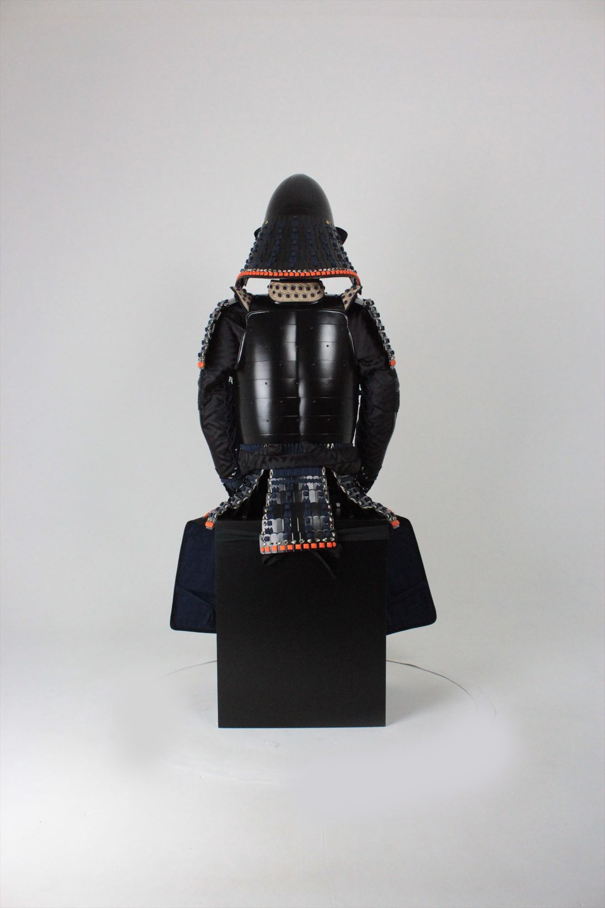 O-052】紺糸威黒艶消鋲綴二枚胴具足(椎形兜) | 甲冑工房丸武 O-052】紺糸威黒艶消鋲綴二枚胴具足(椎形兜) | 甲冑工房丸武