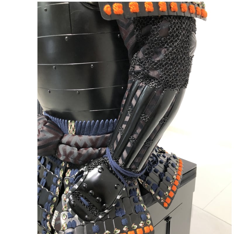 O-051】紺糸威黒艶消鋲綴二枚胴具足（桃形兜） | 甲冑工房丸武