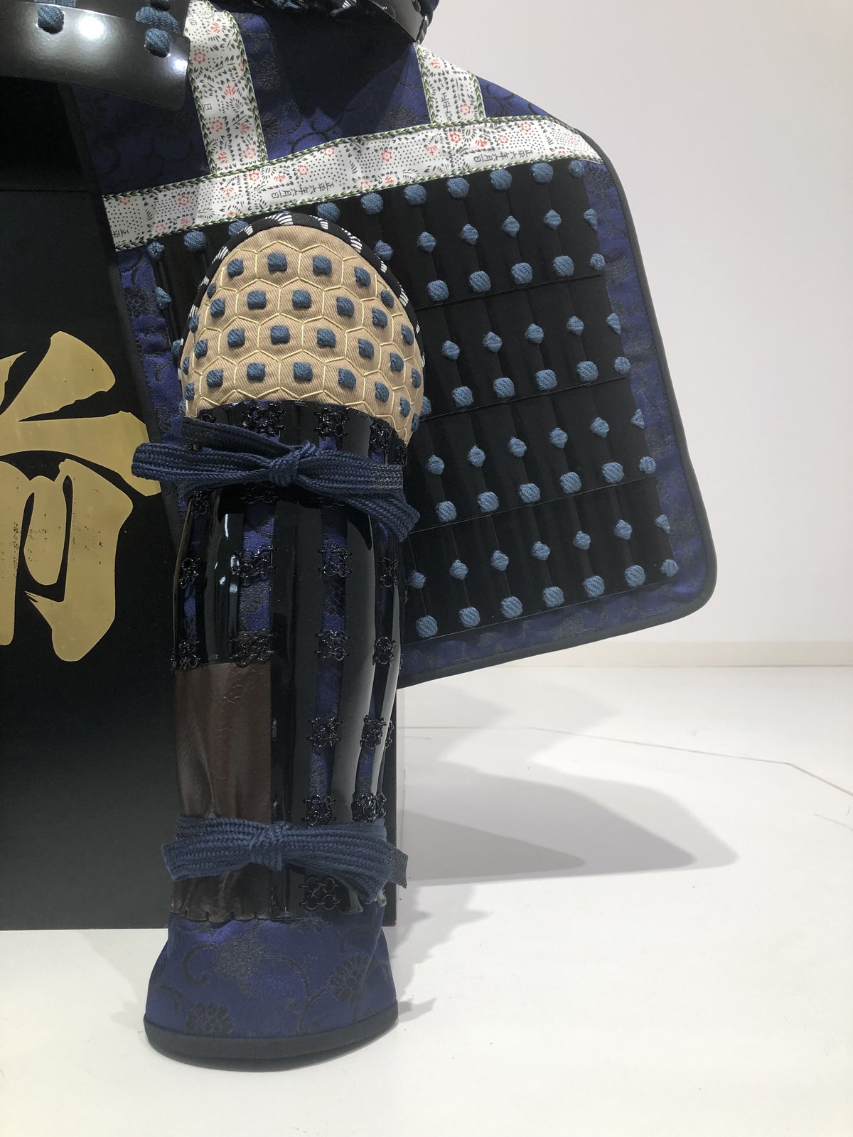 O-058】○紺糸威黒桶側二枚胴具足(鍬形) | 甲冑工房丸武 O-058】○紺糸威黒桶側二枚胴具足(鍬形) | 甲冑工房丸武