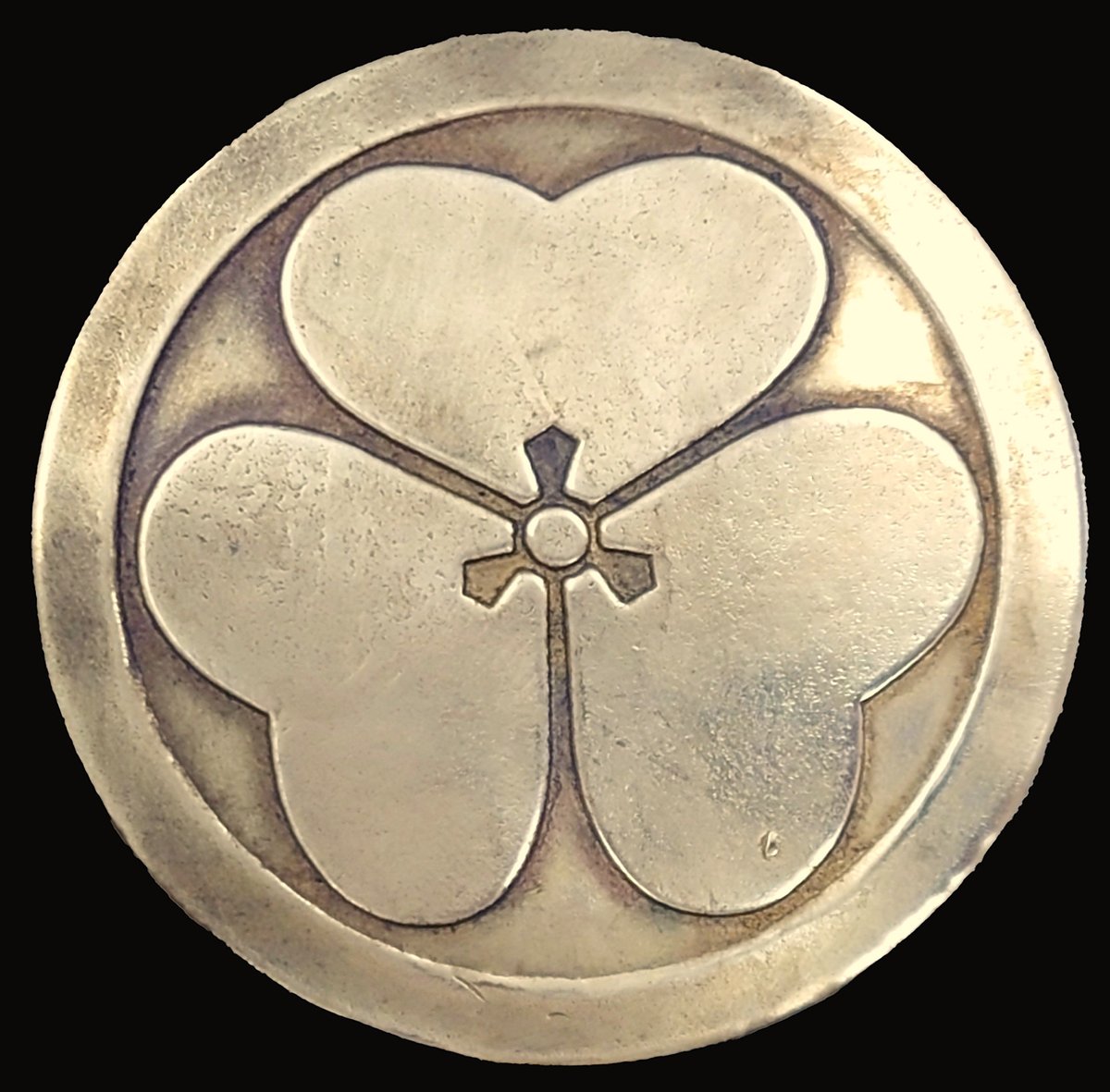 兜 等身大 家紋入り (丸に結び片喰) 兜 等身大 家紋入り (丸に結び片喰