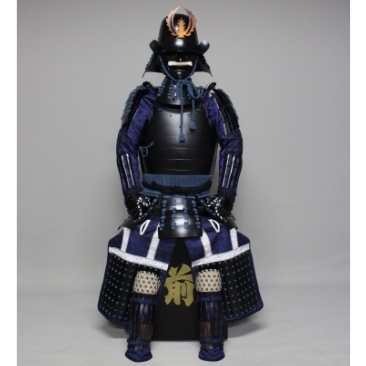 最終値下げ　極美品！現代甲冑　紺糸威黒桶胴具足 極美品！現代甲冑 紺糸威黒桶胴具足 （鎧兜甲冑等身大】紺糸威
