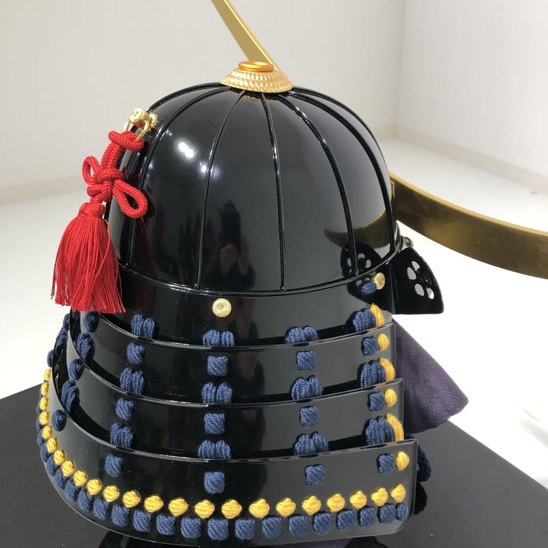 猫武将<(*ΦωΦ*)> 白猫さん［黒兜、鎧、刀］伊達形 漆黒 伊達政宗之兜 1/3スケール – 鈴甲子