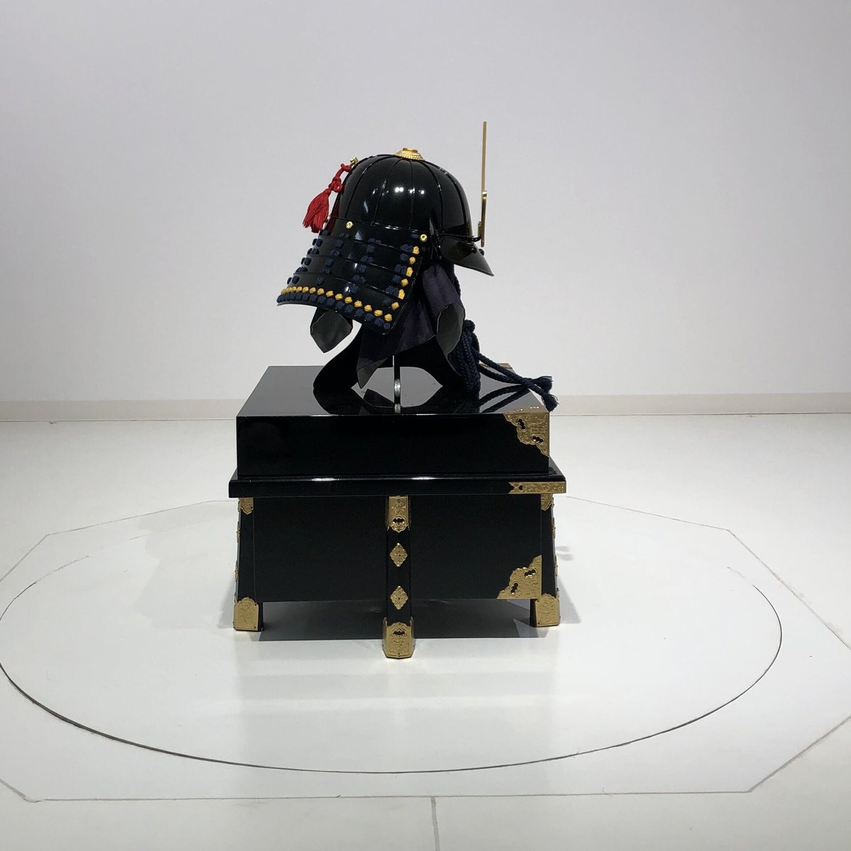 ねこ武将∠(｀∇´)ゝ　まる白猫　黒甲冑　黒兜(伊達形) 大一点のみ ねこ武将∠(｀∇´)ゝ まる白猫 黒甲冑 黒兜(伊達形) 大