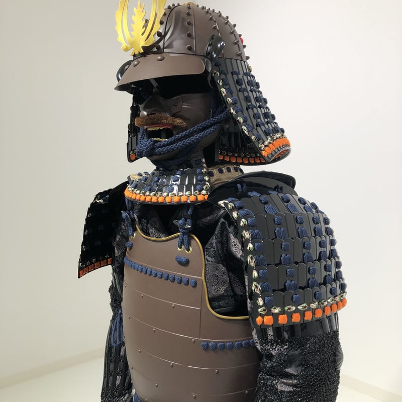甲冑工房丸武製　紺糸威鉄錆笠鋲二枚胴具足　等身大 甲冑工房丸武製 紺糸威鉄錆笠鋲二枚胴具足