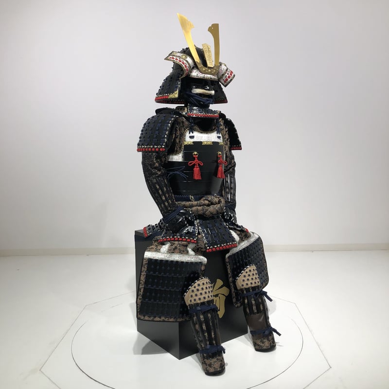 【未使用・保管品】等身大 甲冑 具足 黒胴当世素掛 紺・白・茶 甲冑工房丸武 O-047】○濃紺糸威伊予素懸二枚胴具足(艶消塗) | 甲冑工房丸武