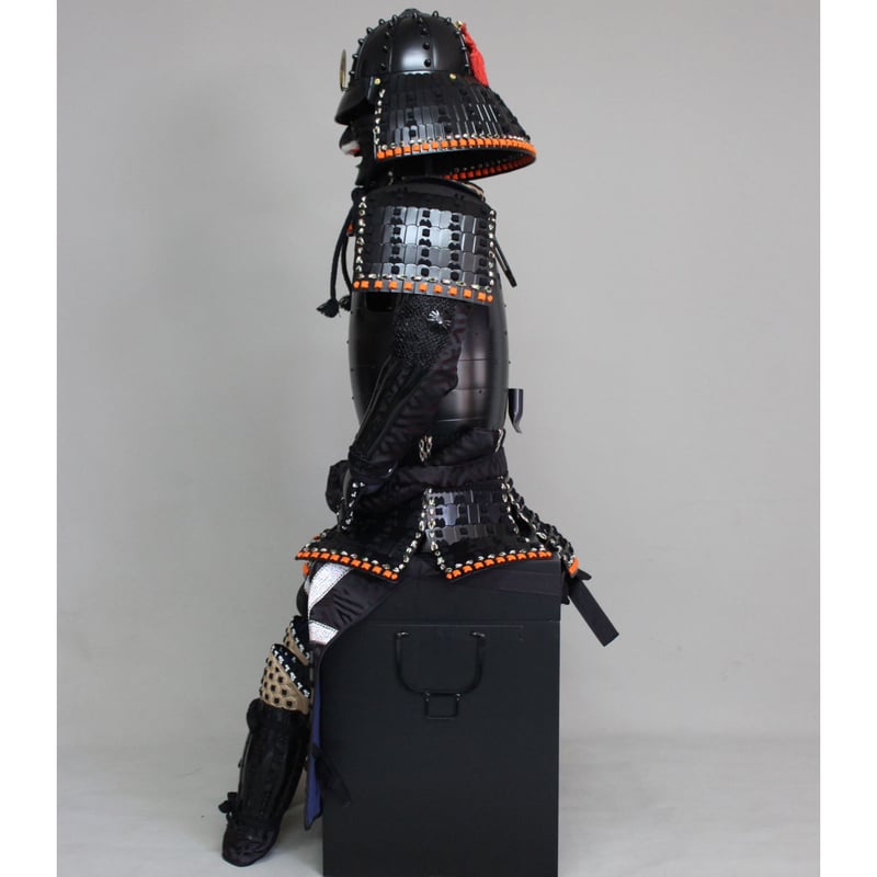O-049】黒糸威黒艶消鋲綴二枚胴具足(厳星兜) | 甲冑工房丸武 O-049】黒糸威黒艶消鋲綴二枚胴具足(厳星兜) | 甲冑工房丸武