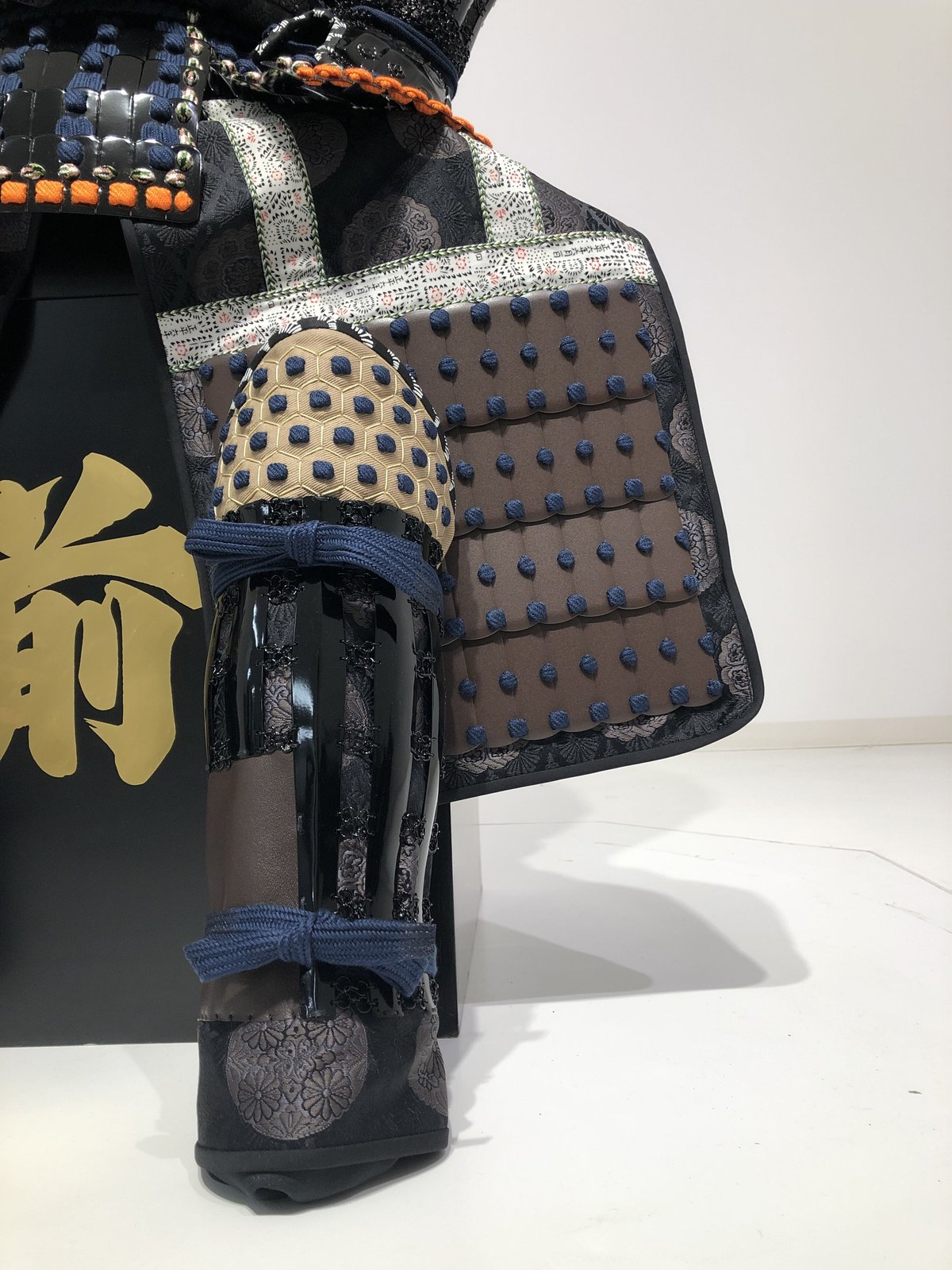O-045】紺糸威鉄錆鋲綴二枚胴具足 | 甲冑工房丸武 O-045】紺糸威鉄錆鋲綴二枚胴具足 | 甲冑工房丸武