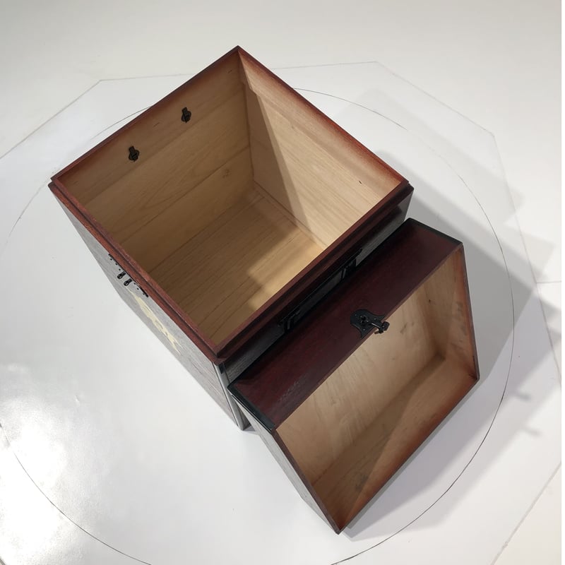 鎧櫃　具足櫃　【松平氏】焼印　長櫃　古美術　箪笥 鎧櫃 具足櫃 【松平氏】焼印 長櫃 古美術 箪笥 （122th KOGIRE