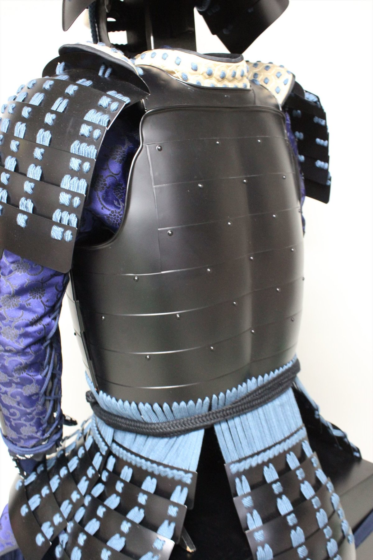 磁石 ロビンフット2枚 紺糸威鉄二枚胴具足 - 京都国立博物館 館蔵品データベース