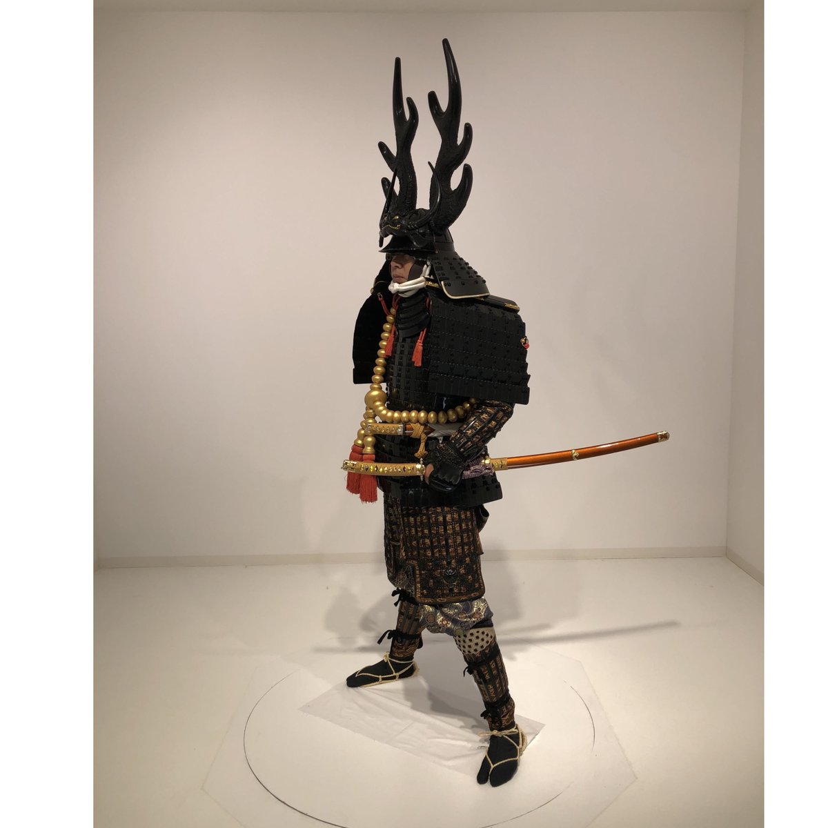 希少です！ 光忍作【薩摩丸武工房製】鉄地黒塗胴鎧 草摺り（七枚綴） Y-022】○本多忠勝（松） | 甲冑工房丸武