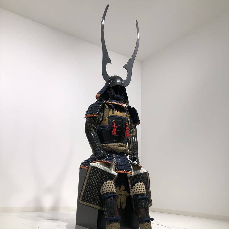 甲冑工房丸武製　紺糸威鉄錆笠鋲二枚胴具足　等身大 O-037】紺糸威大袖黒二枚胴具足 | 甲冑工房丸武