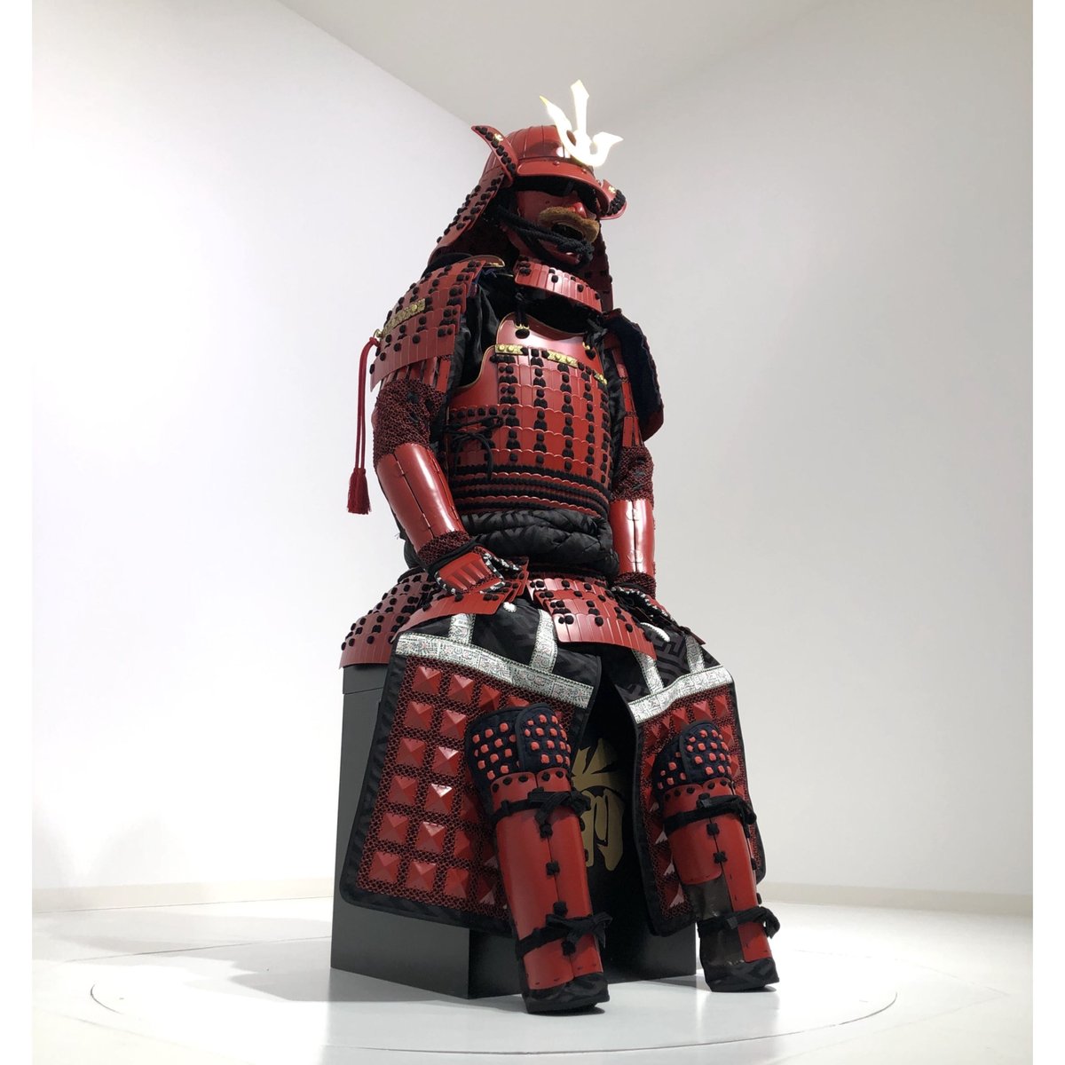 O-033】○黒糸威伊予腰取二枚胴具足(艶消し) | 甲冑工房丸武 O-033】○黒糸威伊予腰取二枚胴具足(艶消し) | 甲冑工房丸武
