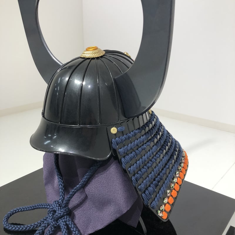 BY05　甲冑　具足　五瓜に唐花家紋唐草胴　獅子噛み前立　鎧櫃付き　兜　武具 BY05 甲冑 具足 五瓜に唐花家紋唐草胴 獅子噛み前立 鎧櫃