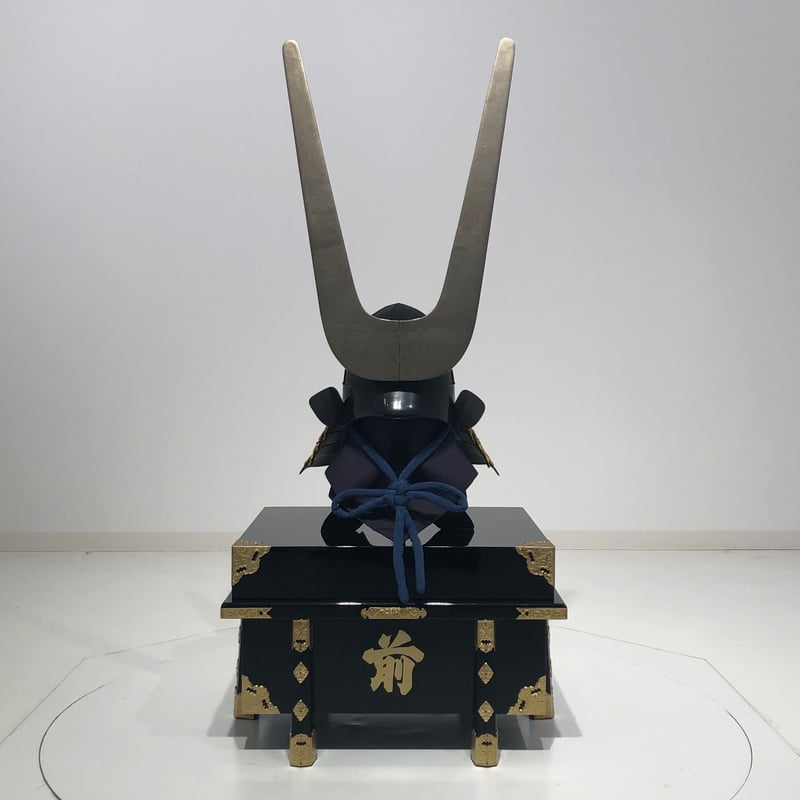 ねこ武将∠(｀∇´)ゝ まる白猫 黒甲冑 黒兜(伊達形) 大一点のみ ねこ