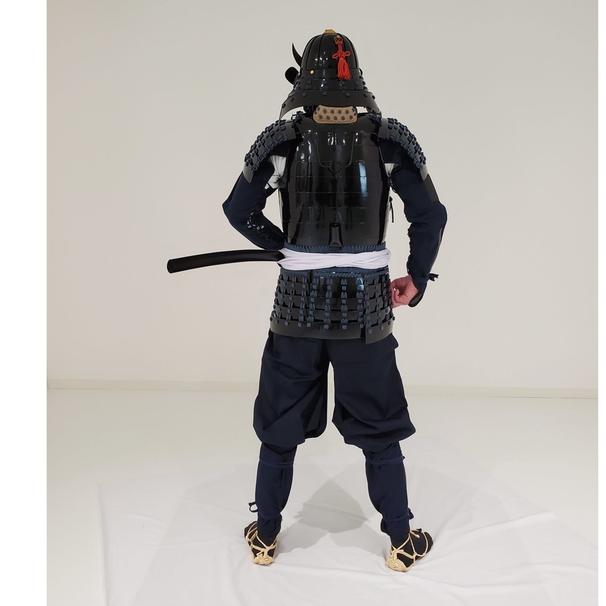 桶川胴　胴丸甲冑　値下げ価格 甲冑/鎧 鉄錆色漆塗鋲綴桶側五枚胴具足（BU-020125）｜刀・日本