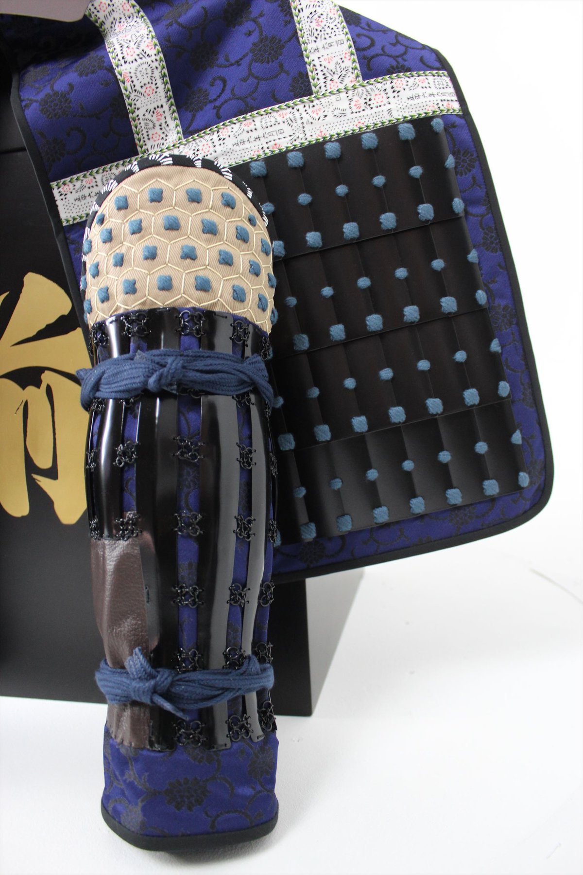 O-053】紺糸威鉄錆笠鋲二枚胴具足（頭形兜） | 甲冑工房丸武