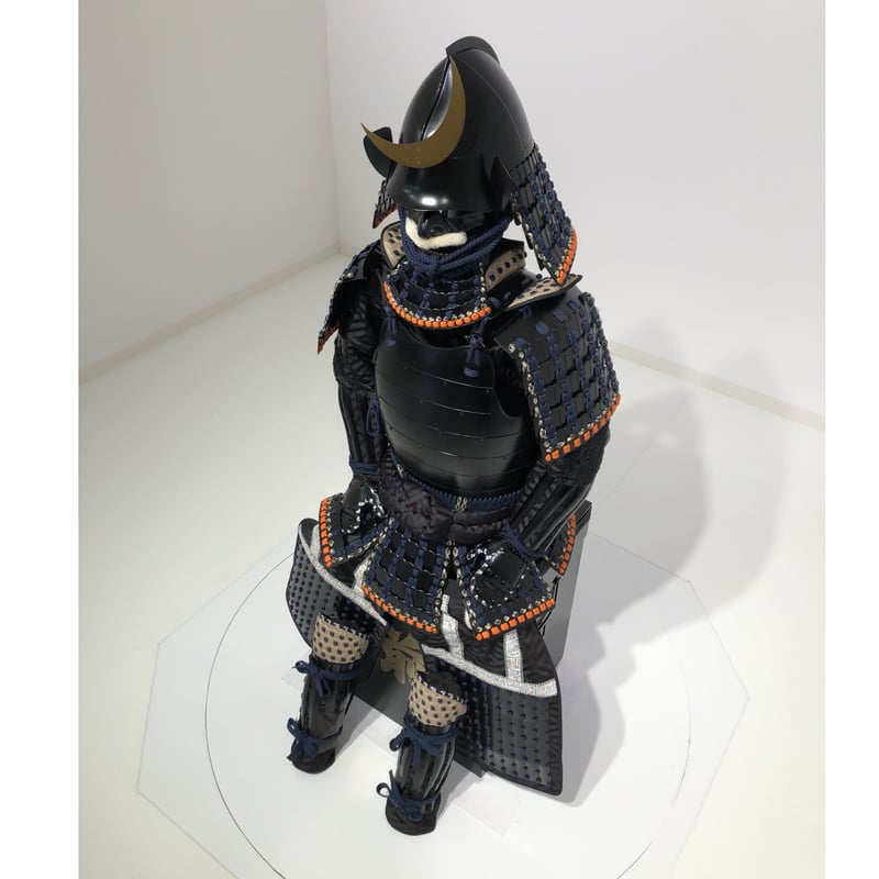 O-051】紺糸威黒艶消鋲綴二枚胴具足(桃形兜) | 甲冑工房丸武 O-051】紺糸威黒艶消鋲綴二枚胴具足(桃形兜) | 甲冑工房丸武