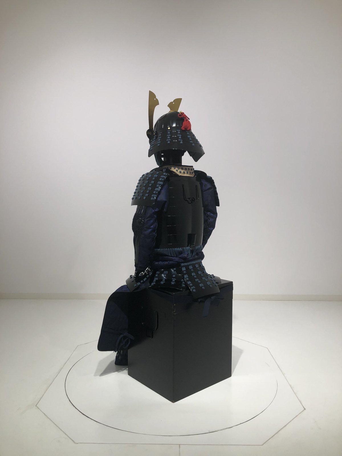 O-058】○紺糸威黒桶側二枚胴具足(鍬形) | 甲冑工房丸武 O-058】○紺糸威黒桶側二枚胴具足(鍬形) | 甲冑工房丸武