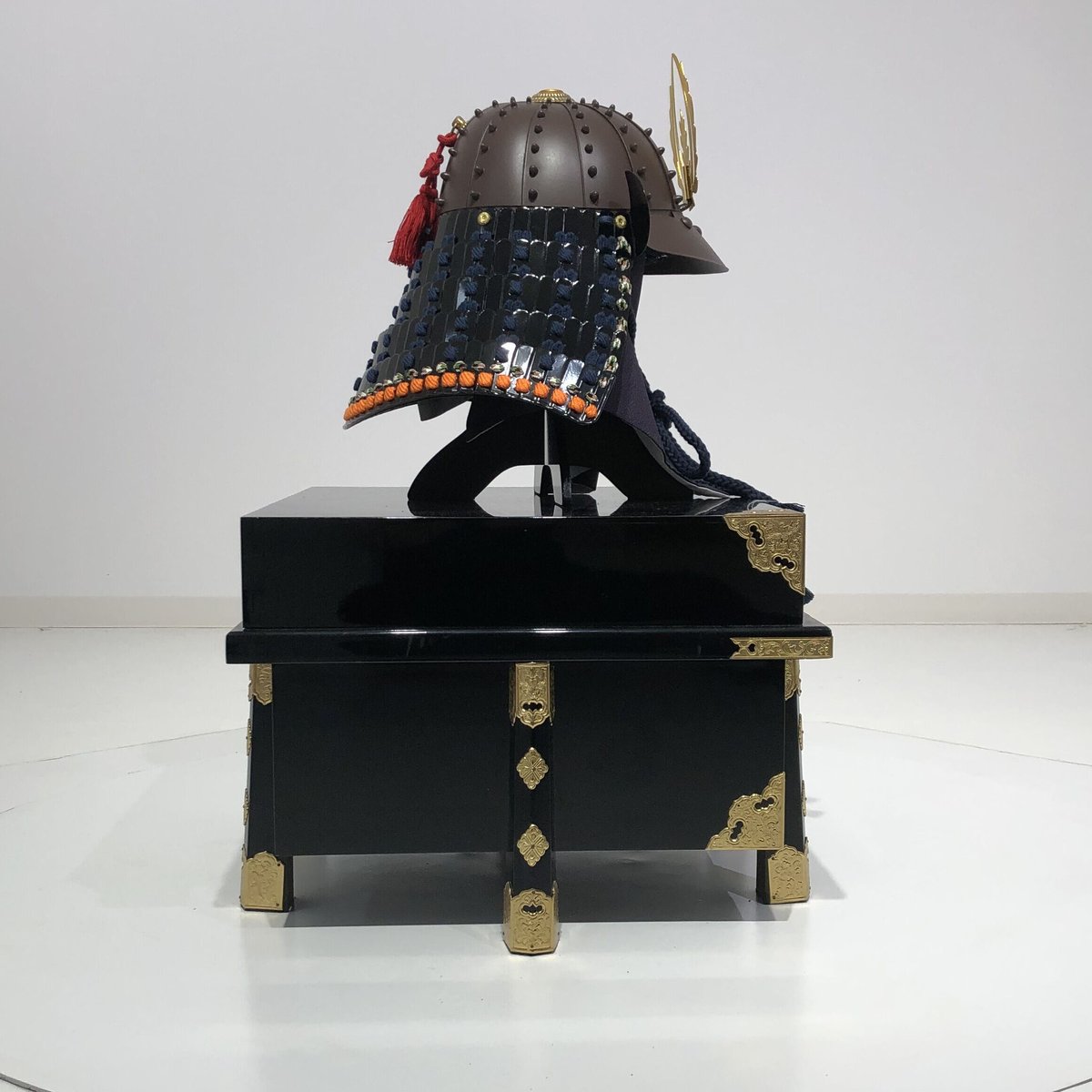 七夕限定セール　甲冑工房丸武製　紺糸威鉄錆笠鋲二枚胴具足　等身大 O-041】濃紺糸威鋲綴二枚胴具足 | 甲冑工房丸武
