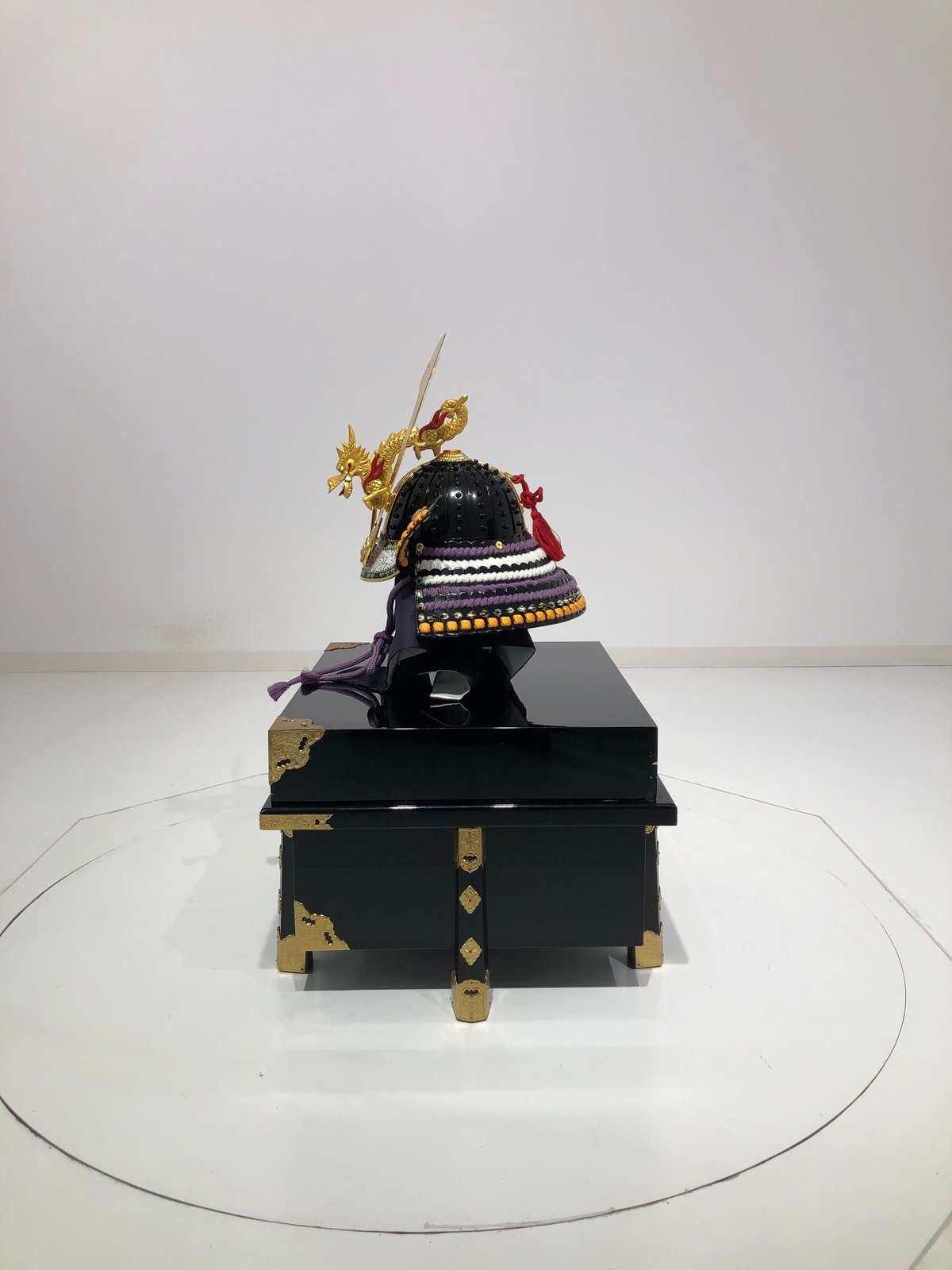C-009-K】藤白糸威黒伊予札 (子供用兜) | 甲冑工房丸武