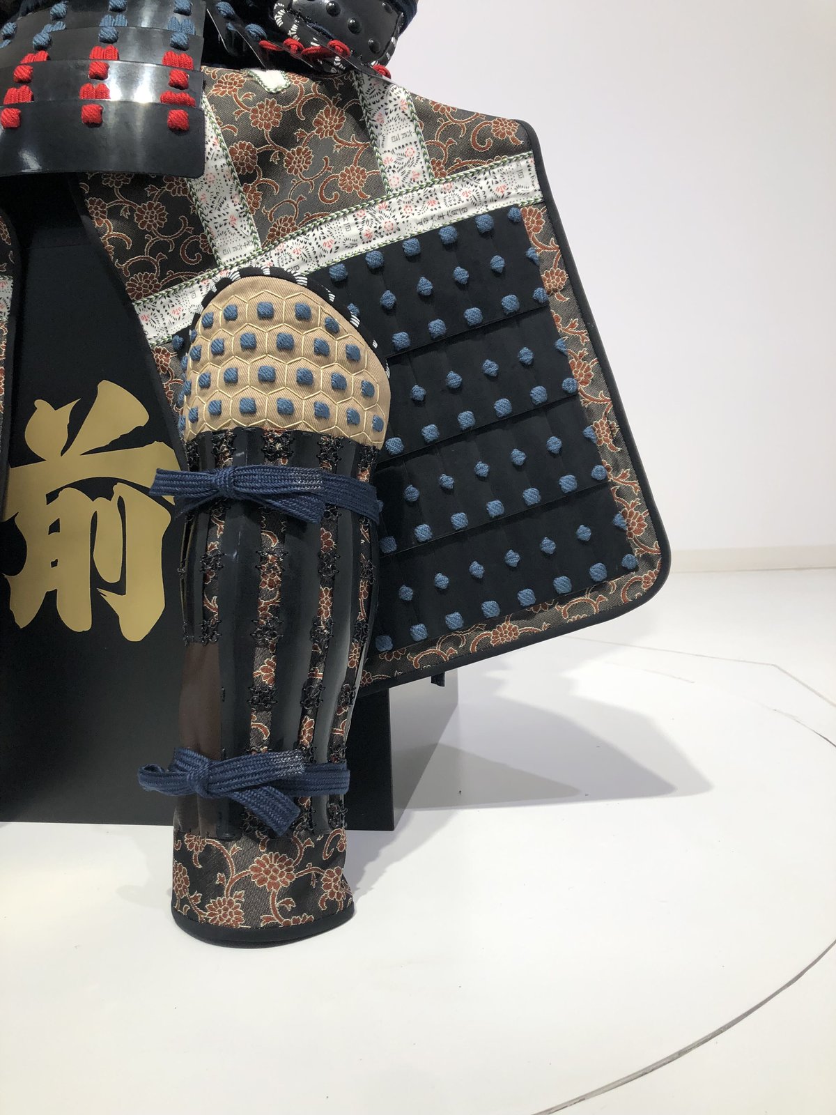 O-055】紺赤糸威胸取黒桶側二枚胴具足・十二間兜(手時代塗 O-055】紺赤糸威胸取黒桶側二枚胴具足・十二間兜(手時代塗
