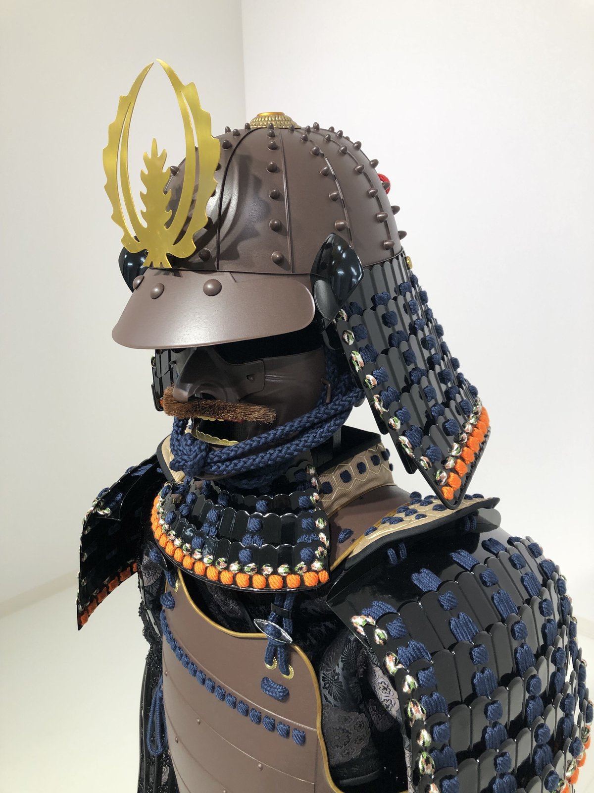 O-045】紺糸威鉄錆鋲綴二枚胴具足 | 甲冑工房丸武 O-045】紺糸威鉄錆鋲綴二枚胴具足 | 甲冑工房丸武