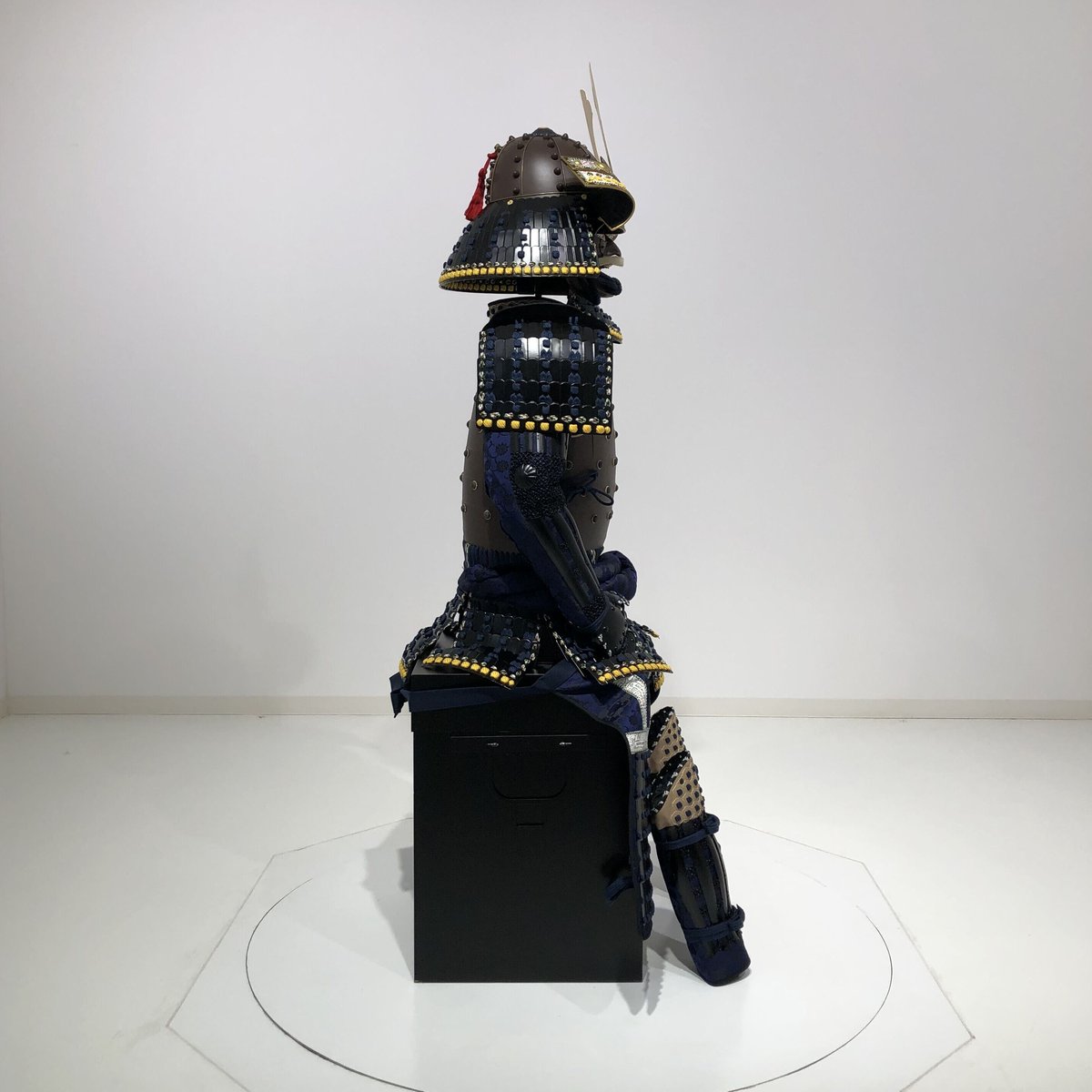 O-046】紺糸威鉄錆笠鋲二枚胴具足 | 甲冑工房丸武 O-046】紺糸威鉄錆笠鋲二枚胴具足 | 甲冑工房丸武