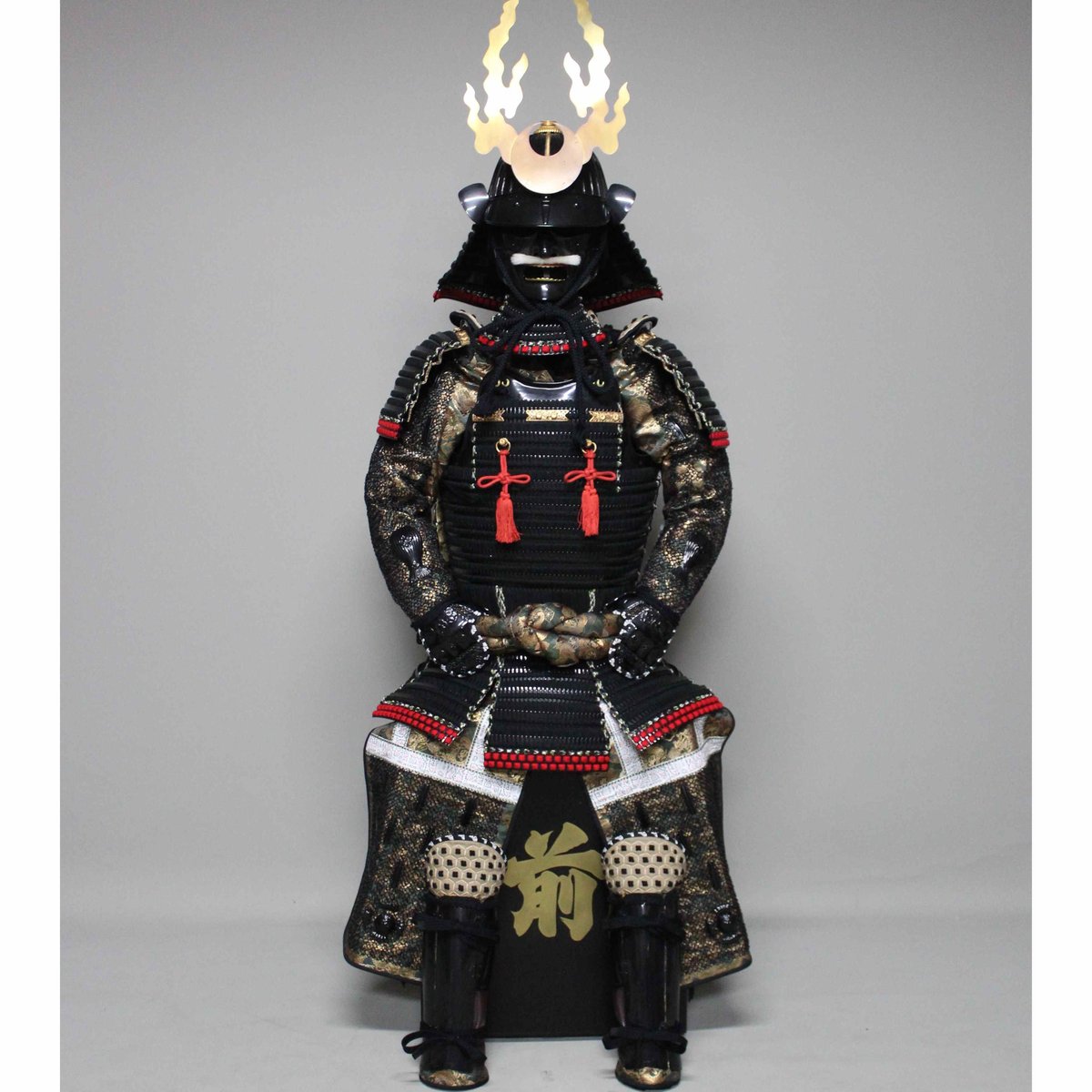O-016】黒糸威当世小札二枚胴具足 | 甲冑工房丸武 O-016】黒糸威当世小札二枚胴具足 | 甲冑工房丸武