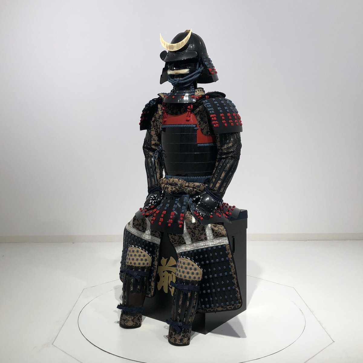 O-055】紺赤糸威胸取黒桶側二枚胴具足・十二間兜(手時代塗 O-055】紺赤糸威胸取黒桶側二枚胴具足・十二間兜(手時代塗